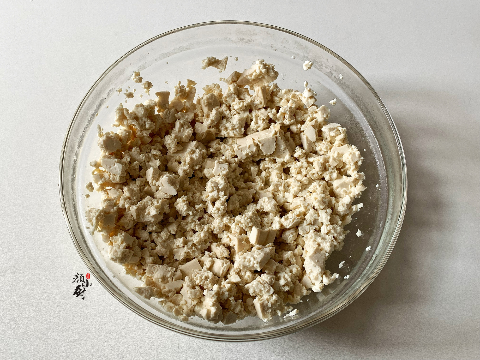 豆腐别再炖着吃了，教你懒人吃法，简单一拌，好吃到停不下来