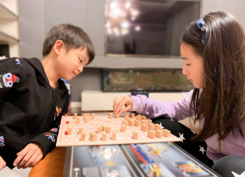 森碟和弟弟争宠，大宝小宝如“仇人”的背后，来源于父母的不公平