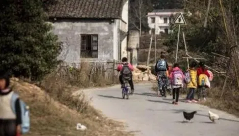 今年最红的北大女生：她的泪里，藏着广大农民工的痛