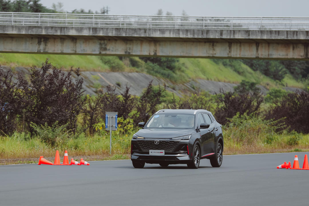 买10万元级SUV，长安CS55 PLUS要啥有啥