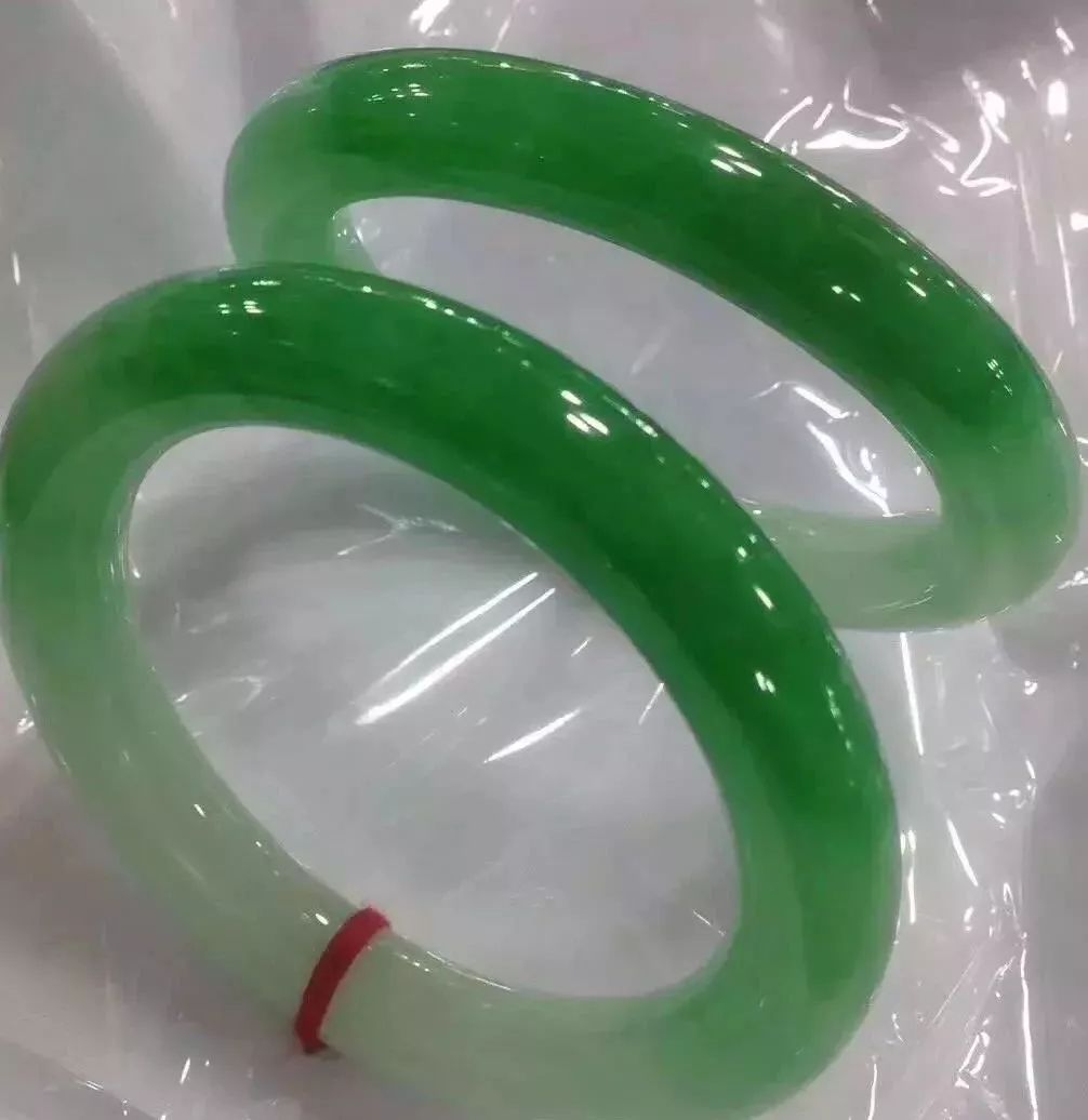 云南惊现“翡翠女飞贼”，沉迷赌石盗走60件毛料