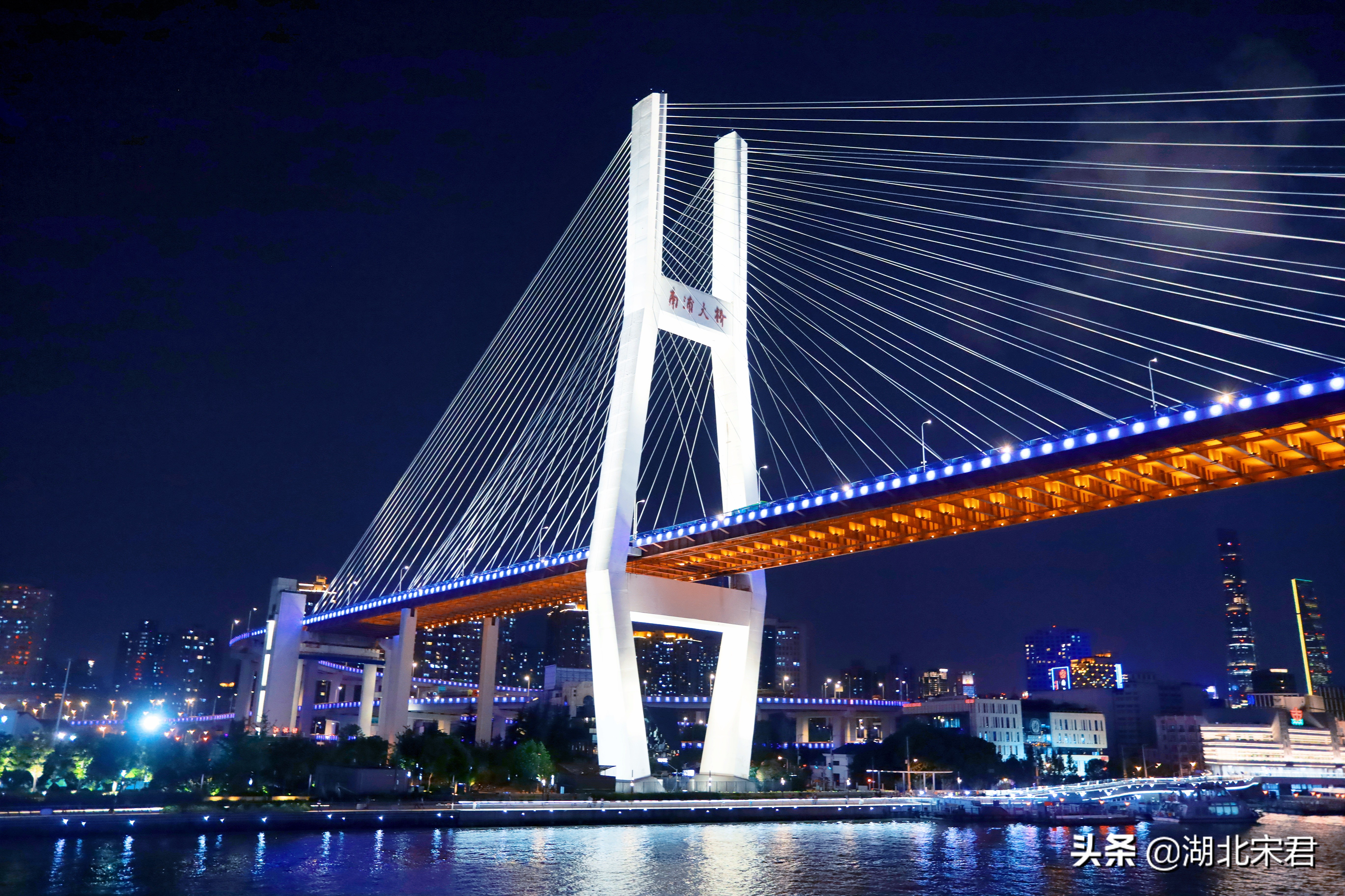 国庆夜游黄浦江 2小时最快了解感知上海