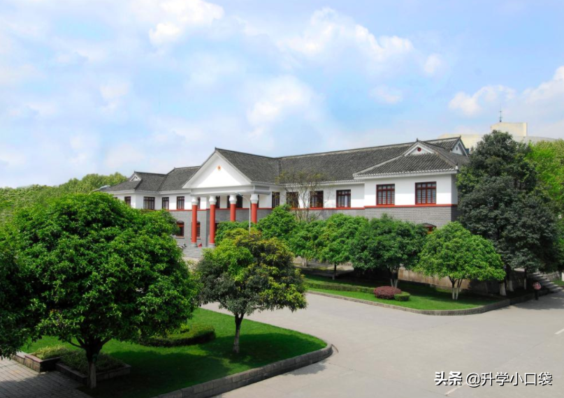 重庆考生高考448分,原本只能读民办,却考上了211,只因为两件事