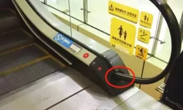 电梯吃人事件频发,被困电梯怎么办?关键时刻