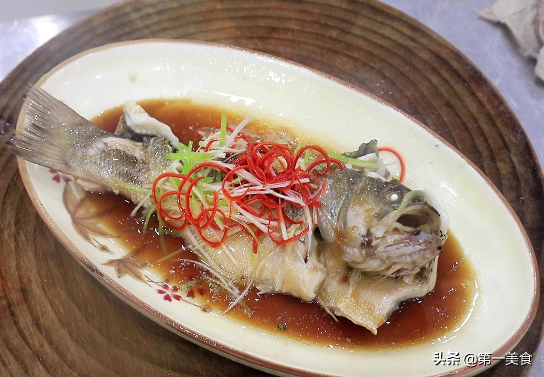 图片[10]-饭店的清蒸鲈鱼为啥好吃又不腥？原来去腥有技巧 厨师长教如何做-起舞食谱网