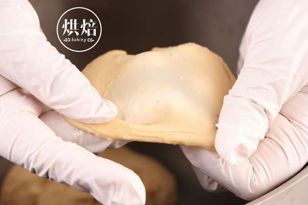 消耗土豆的好办法 拉丝很长的乳酪土豆面包 蓬松柔软 无人不爱