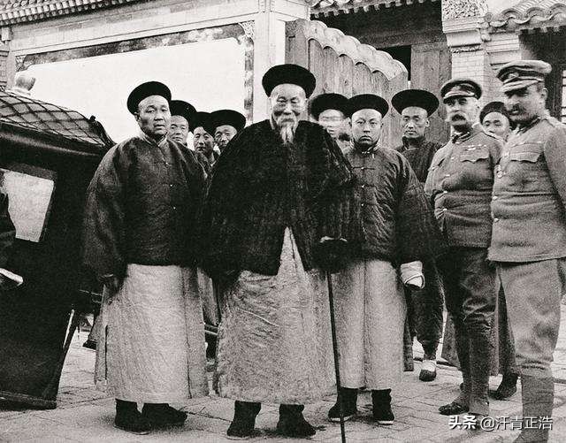 1896年李鴻章訪美，在圖書館門口吐了一口痰，美國人是什么反應(yīng)