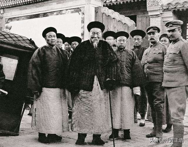 1896年李鸿章访美，在图书馆门口吐了一口痰，美国人是什么反应