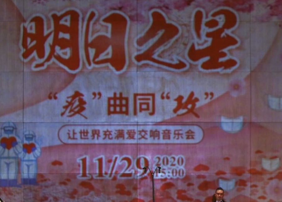 胡可曬兒子近照，安吉與甜馨同舞台彈鋼琴，一個獨奏一個需老師陪