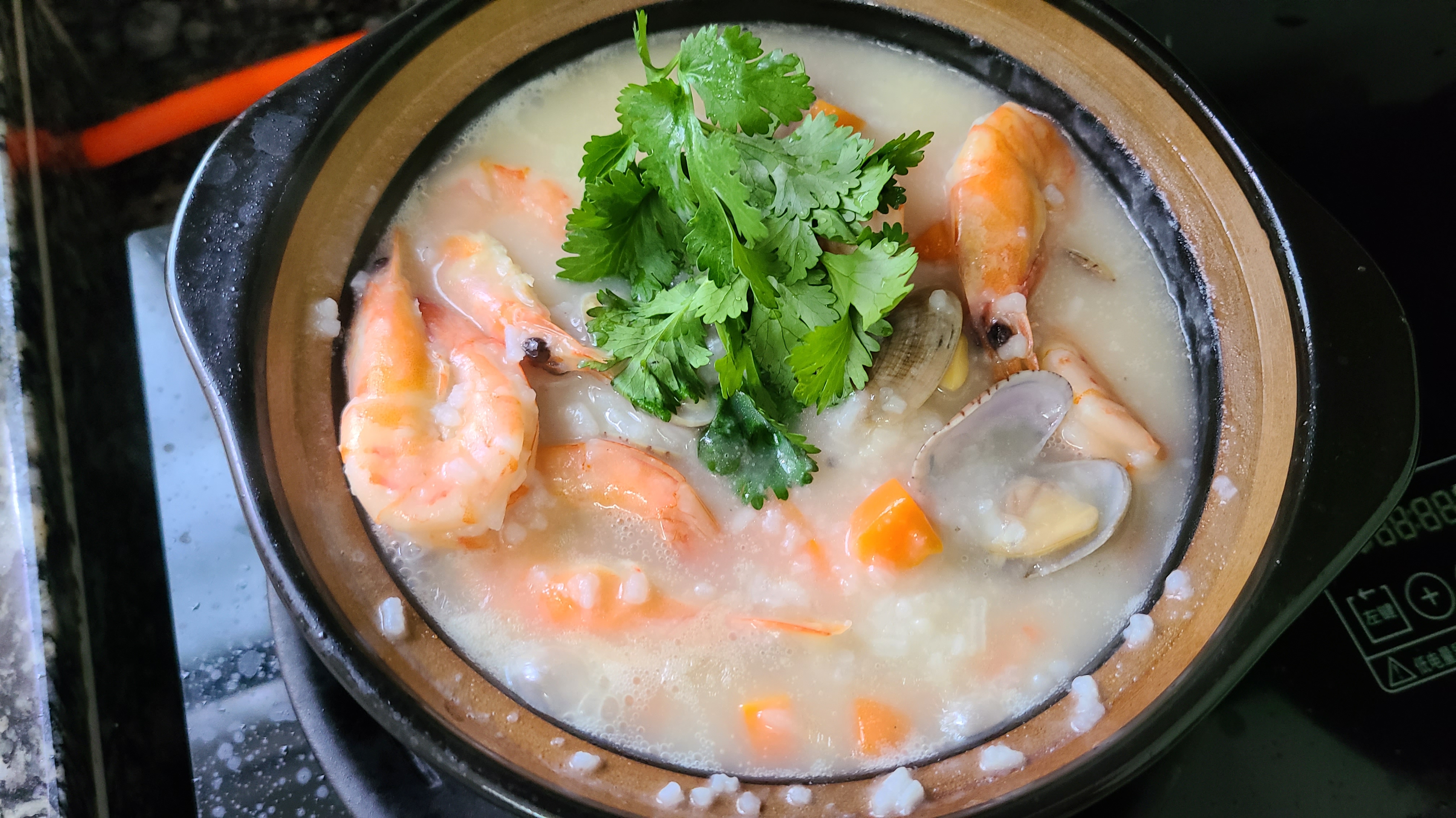 广东很好喝的海鲜粥，9分钟就能熬得又浓又稠，味道鲜美