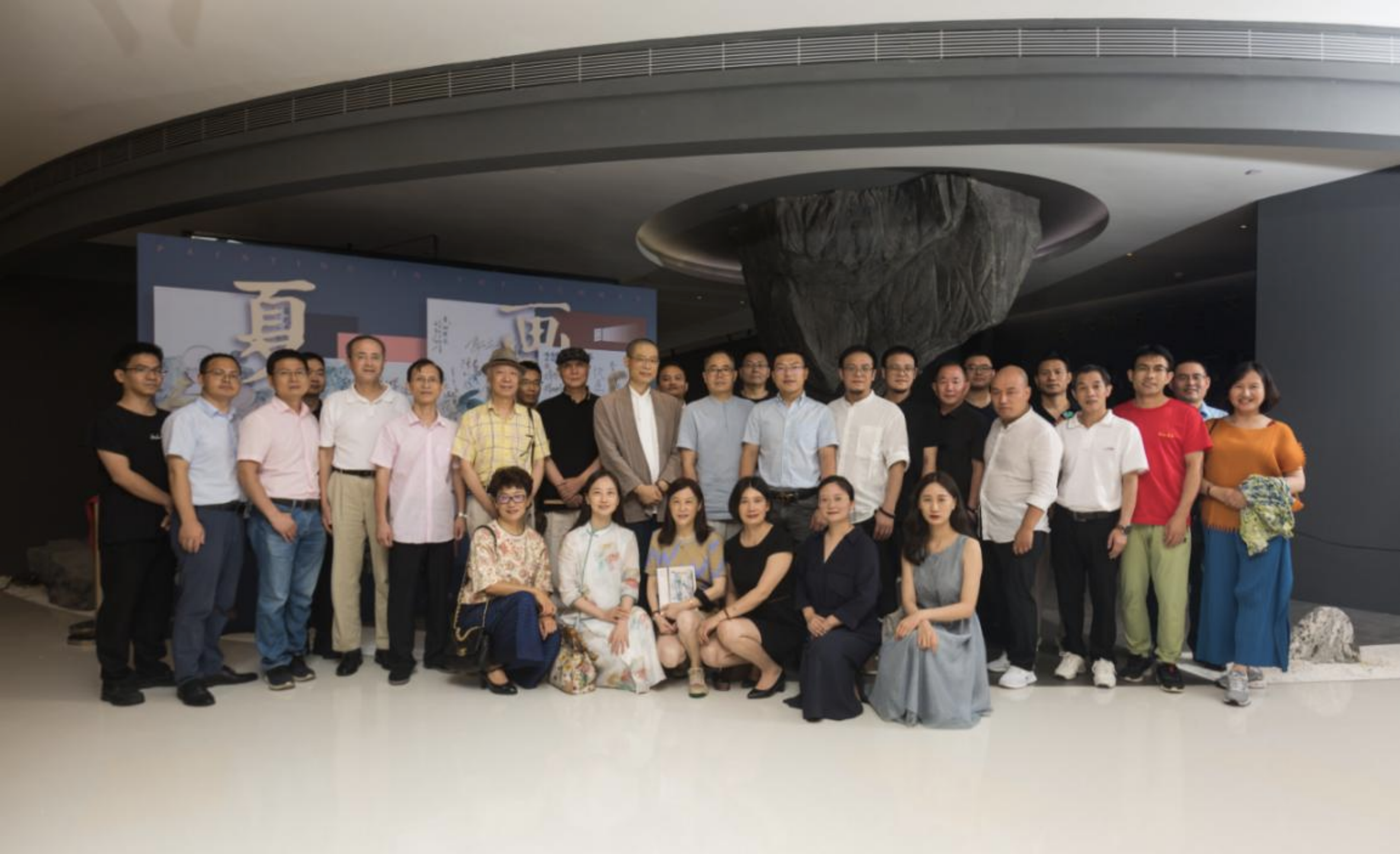 瓷颜茶语携手秉乾《夏之画》闭幕式引领瓷酒文化黄金时代