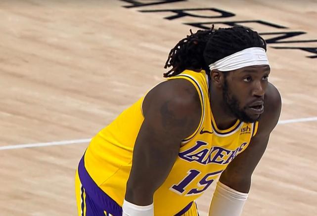 真高效！湖人新援打疯了9中8轰19分，在詹皇身边