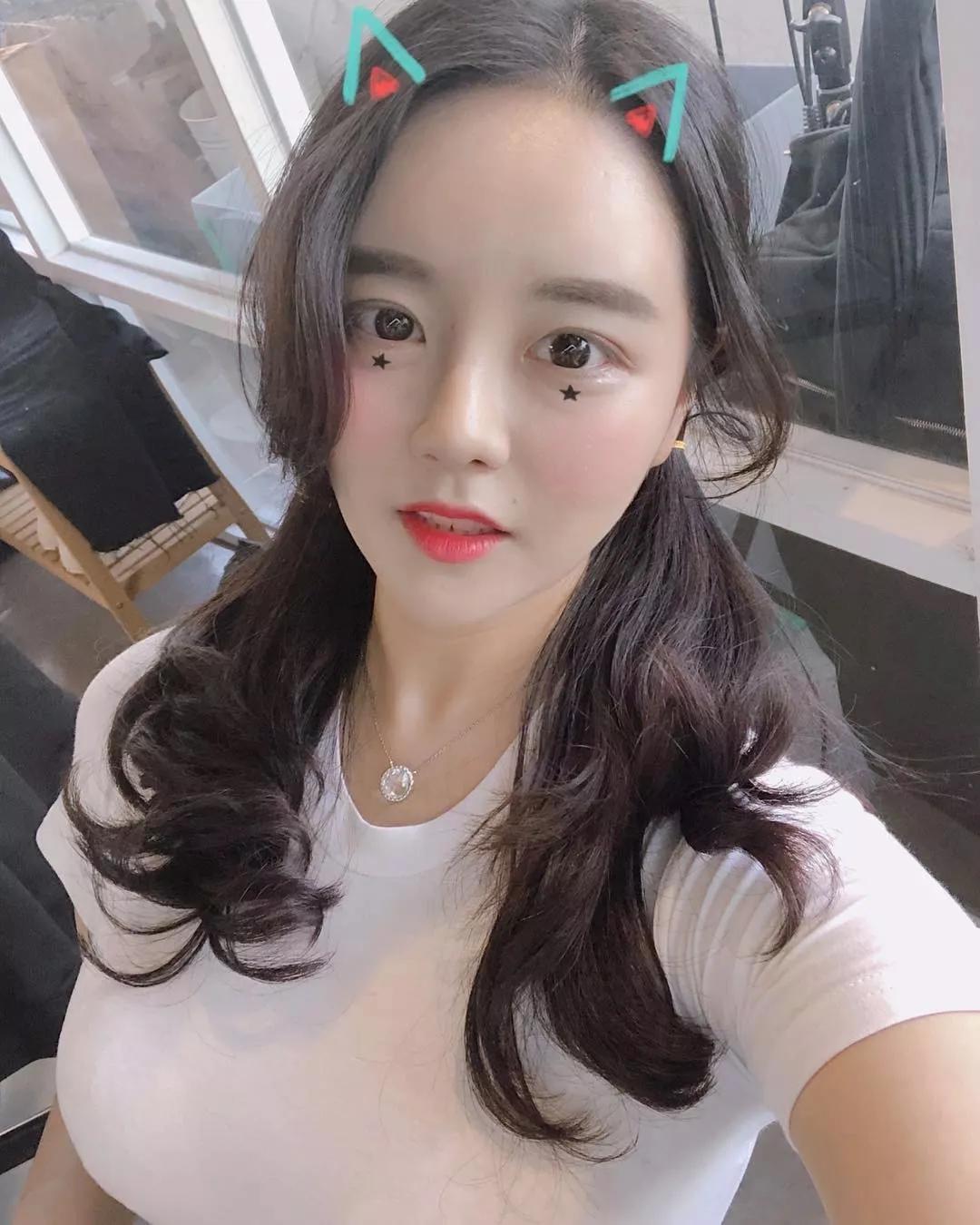 优雅可爱美女图片壁纸图片