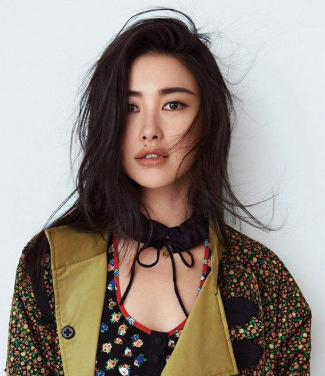 出生军人世家父亲是富商，35岁的朱珠为何能连续入选全球最美面孔