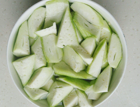 图片[4]-清炒丝瓜的做法步骤图 丝瓜翠绿脆嫩不发黑-起舞食谱网