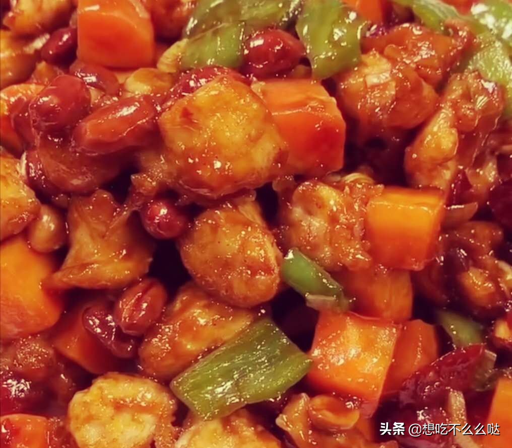 宫保鸡丁这么做，看着就有食欲，做法简单，又香又下饭，好好吃哦