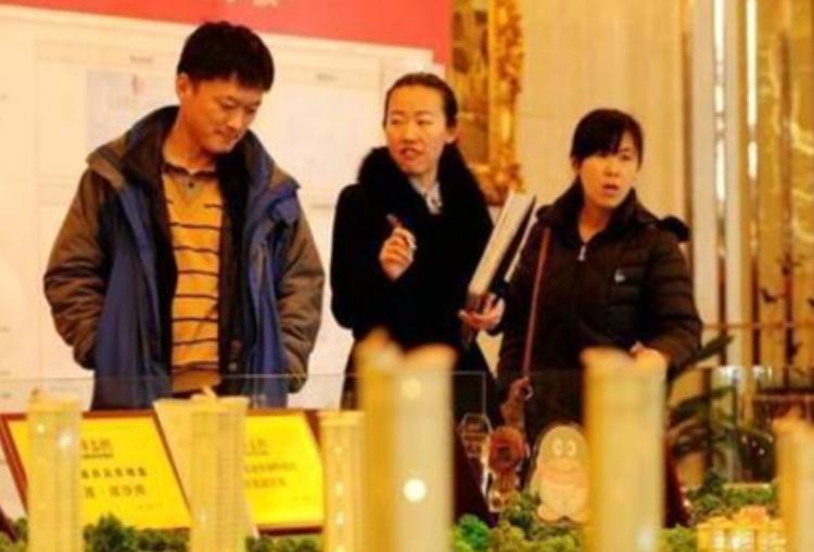 楼市首现“逆转”趋势，李嘉诚预言可能成真，2类人要开始注意了