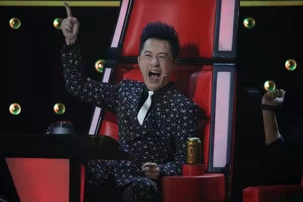 60岁庾澄庆血流不止，连夜送往医院，曾为伊能静与张宇反目成仇