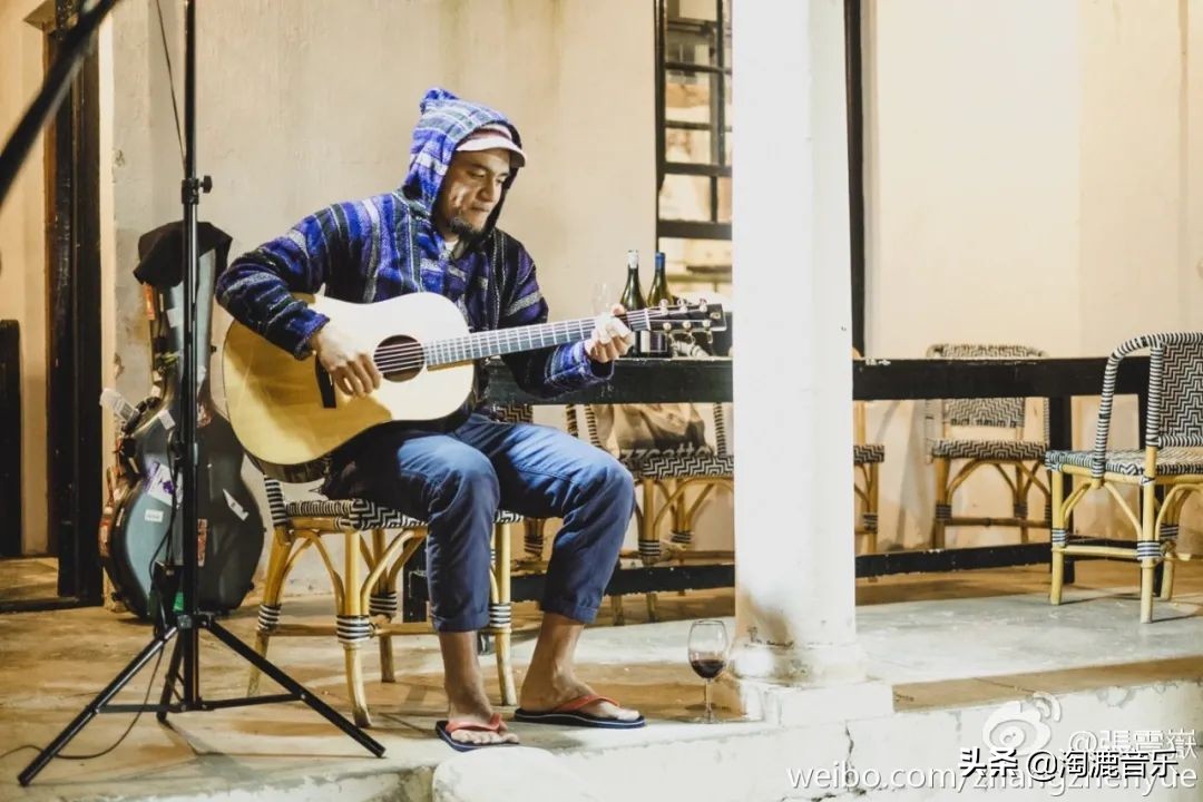 与林志颖竞争，演唱会现场泣不成声，张震岳凭