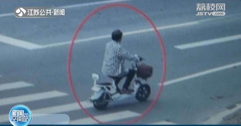 扬州这些人，赶紧把共享电单车上这一千个头盔还回来