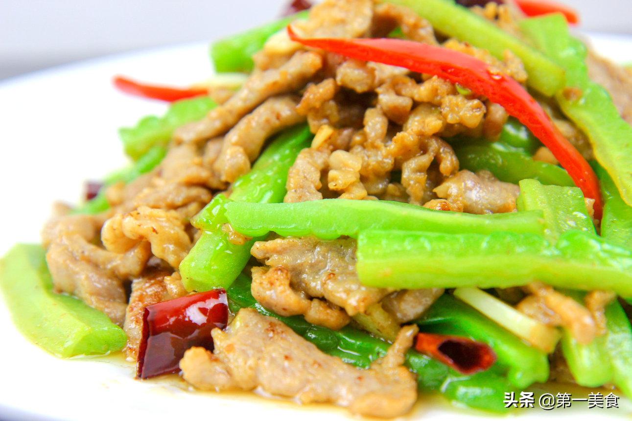 The chef’s trick is to fry bitter gourd shredded pork like this. The bitter gourd is not bitter and the shredded pork is not firewood. The green color is very appetizing.