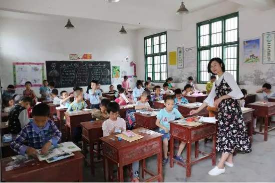 父母只有小学文凭，一儿一女同为北大毕业，坦言：教会孩子3句话