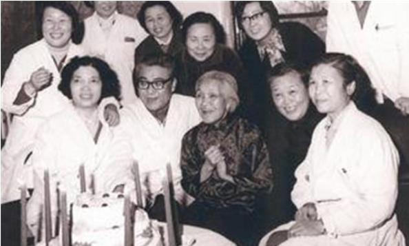 “萬嬰之母”林巧稚，終生未婚，所寫病歷卡讓現(xiàn)代醫(yī)生汗顏