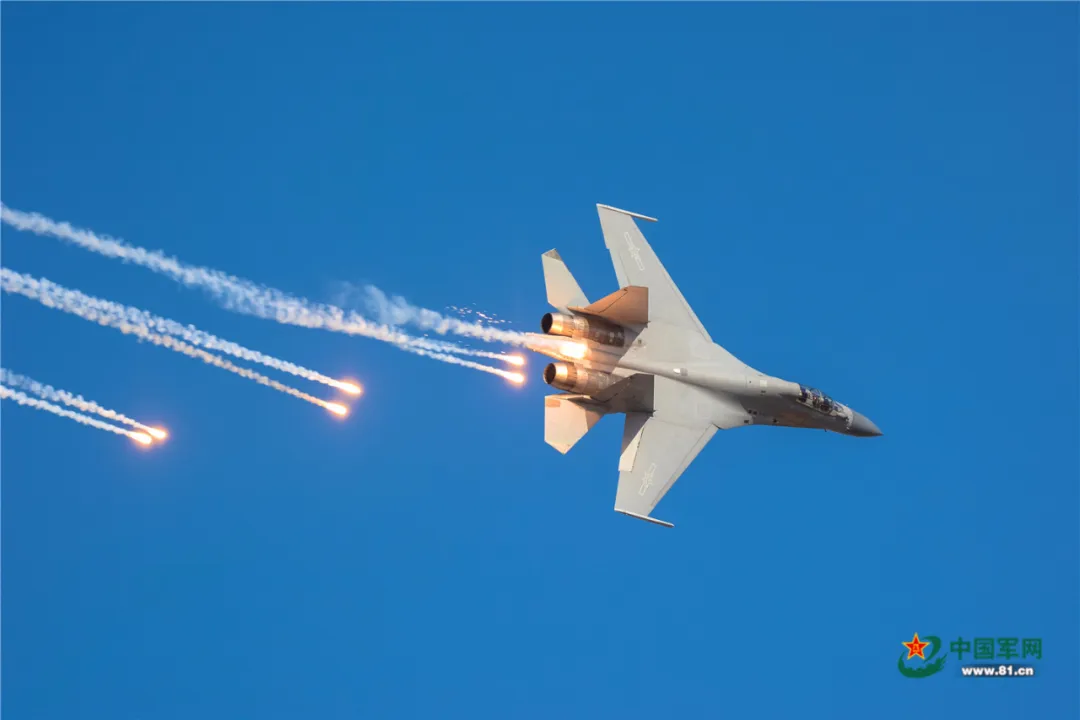 美军走“回头路”？最强三代半F-15EX重出江湖，对中国意味着什么