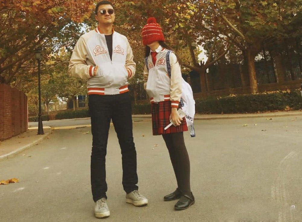 时尚小女王李嫣和母亲王菲姐姐窦靖童的合照