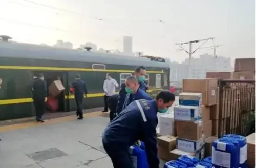 美国教授：中国医护人员经验丰富，只要高薪聘