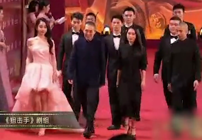 张艺谋父女俩走红毯，张末撞脸章子怡，与老爸共导电影被赞有才华