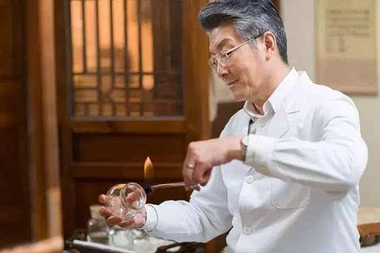 拔火罐時，後背吸出來的淤血，都是毒素嗎？ 今天一次性告訴你