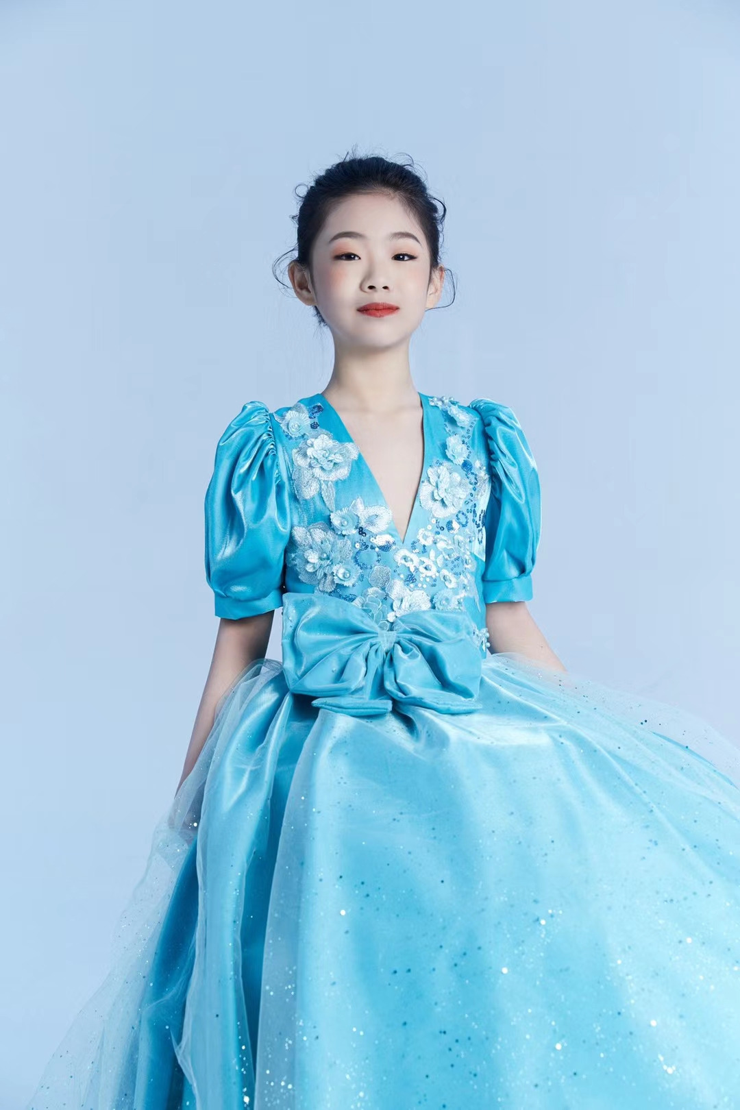 周芯羽助演央视《全国大学生党史知识竞赛》饰演小江珊