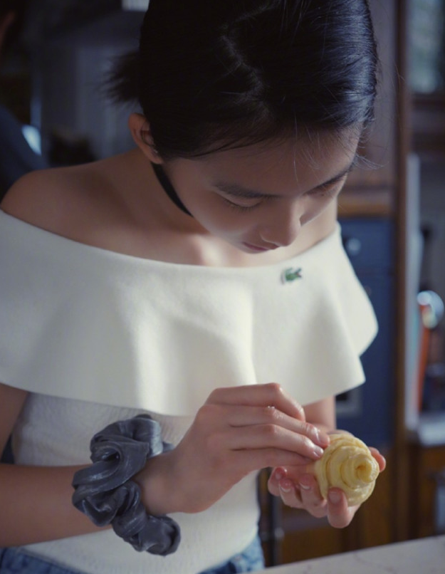 黄磊庆祝“神兽归笼”，女儿奴老爸罕见耐心告急，发文超激动