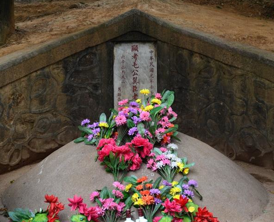 特务挖掘毛主席家祖坟，凶手作案后常做噩梦，群众举报后被判死刑