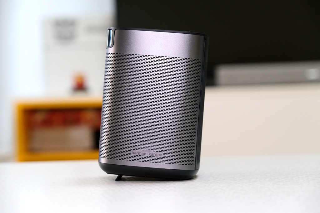 极米Play超悦版投影仪，内置大容量电池，解决户外使用的痛点