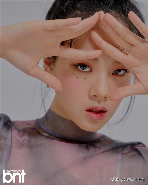 「bnt PHOTO」歌手BIBI拍摄bnt写真 谈参与TWICE主打歌作曲时心境