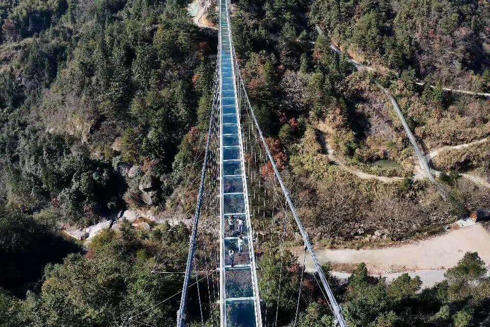 百名武漢戰疫英雄暢游天柱山