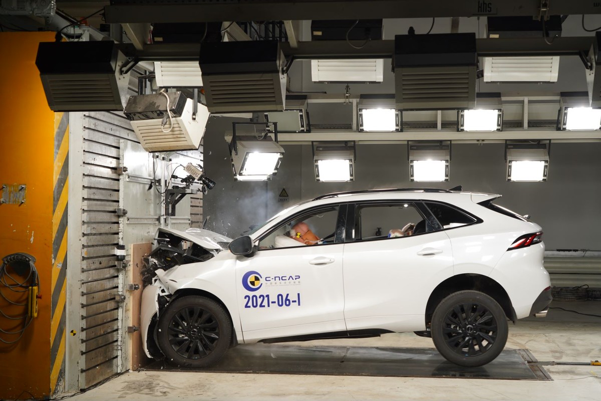 硬核挑战史上最严C-NCAP碰撞测试，这款国产SUV凭什么获五星佳绩