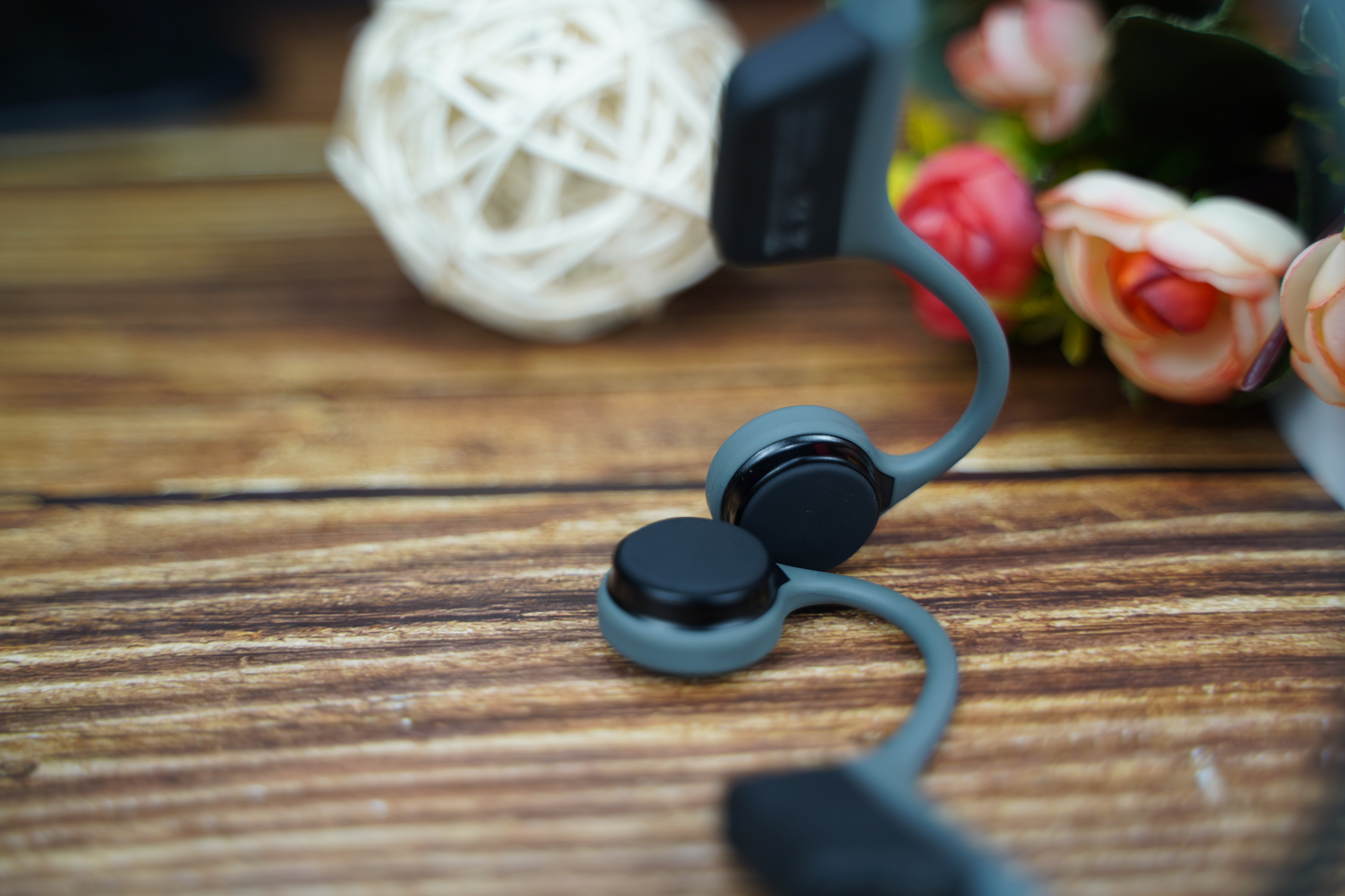 轻便，不伤耳。再遇nineka（南卡）runner骨传导耳机