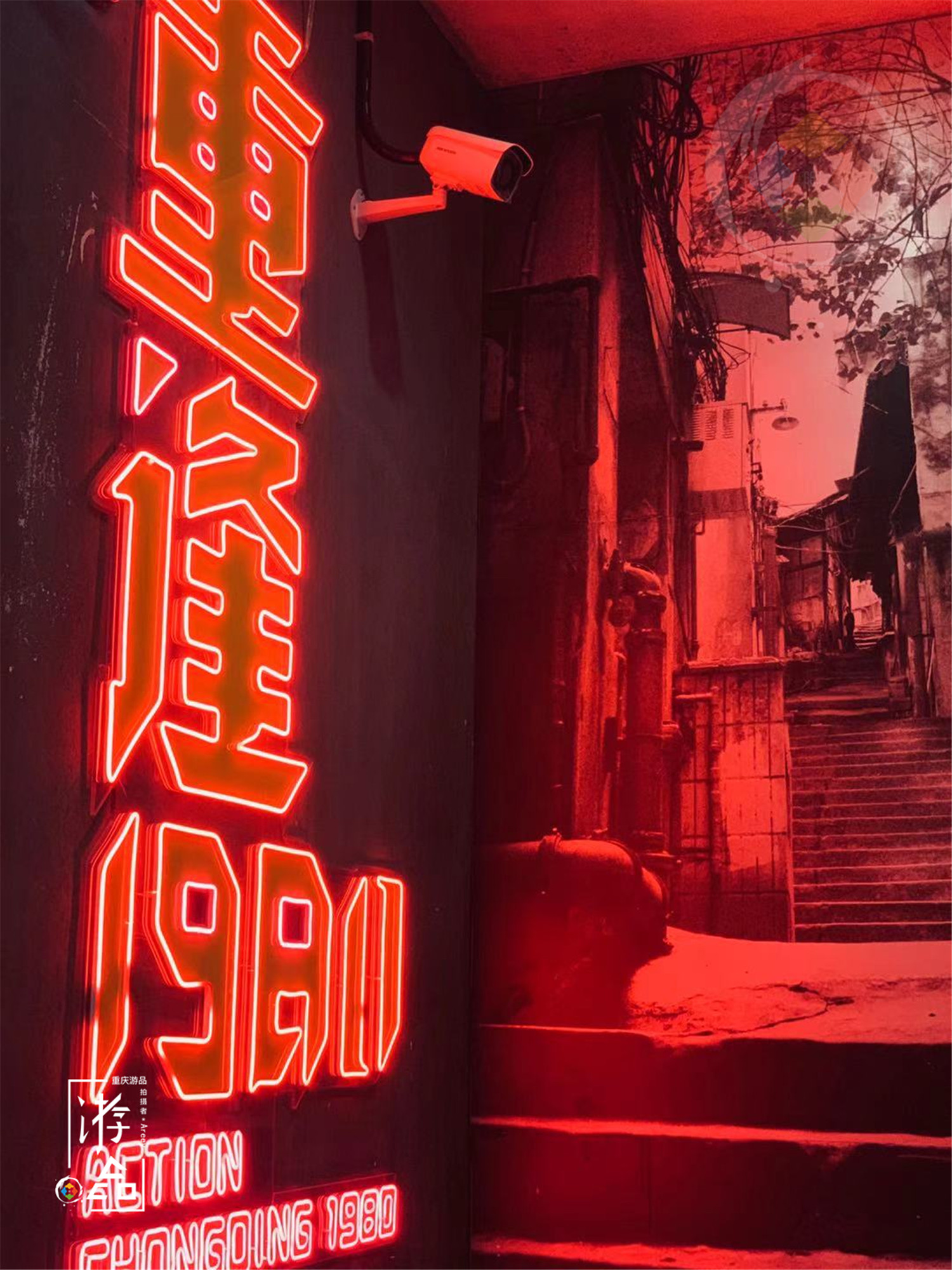 重庆网红景点洪崖洞，建在悬崖上的11层迷宫，每层楼有些什么？