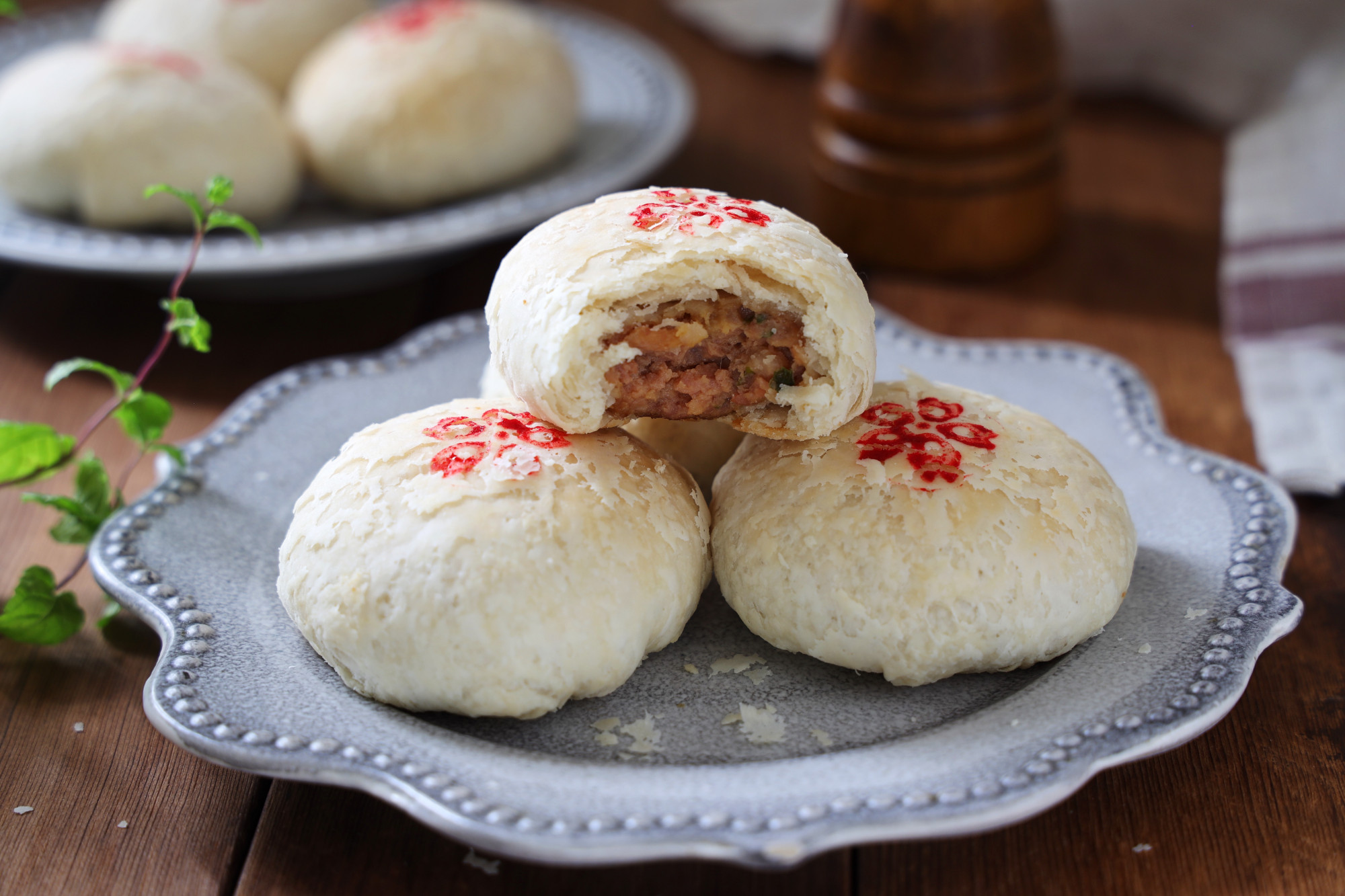 中式月饼最爱这款，层层酥脆，鲜嫩多汁，做给家人吃，老少皆宜