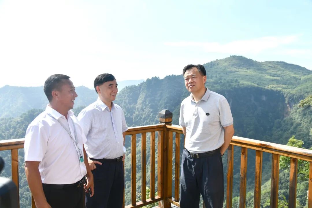 石希欣在鹤城黄岩调研文旅产业时指出 坚持统筹规划深度融合 推动乡村旅游高质量可持续发展