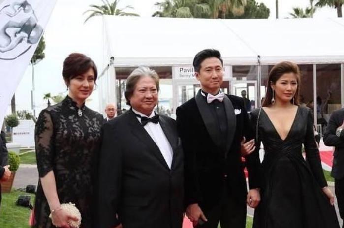 三个孩子以上的明星家庭都有谁？别老是抓着陈浩民，还有更夸张的