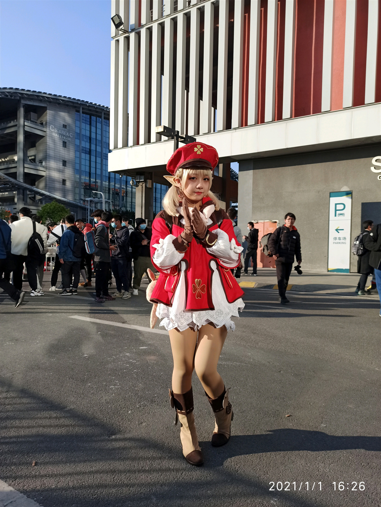 《原神》制霸萤火虫动漫展，坐在轮椅上的钟离全场最吸睛