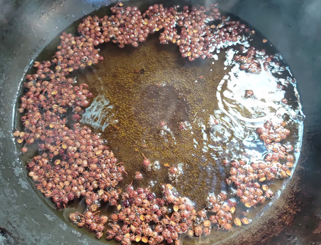图片[4]-炸花椒油时记得别直接就下锅多加1个步骤花椒油又香又麻-起舞食谱网