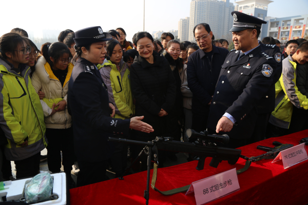 �����оٰ졶���ֲ����巨���䲼ʵʩ5���������������ʽ