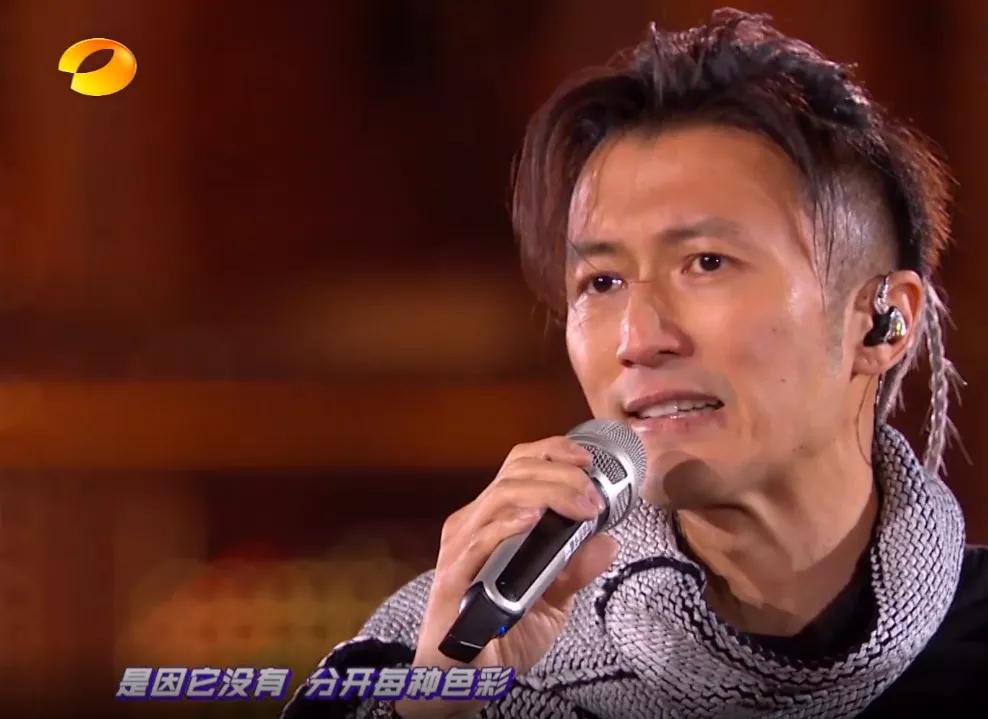湖南跨年晚会暴露明星真实状态：谢霆锋素颜状