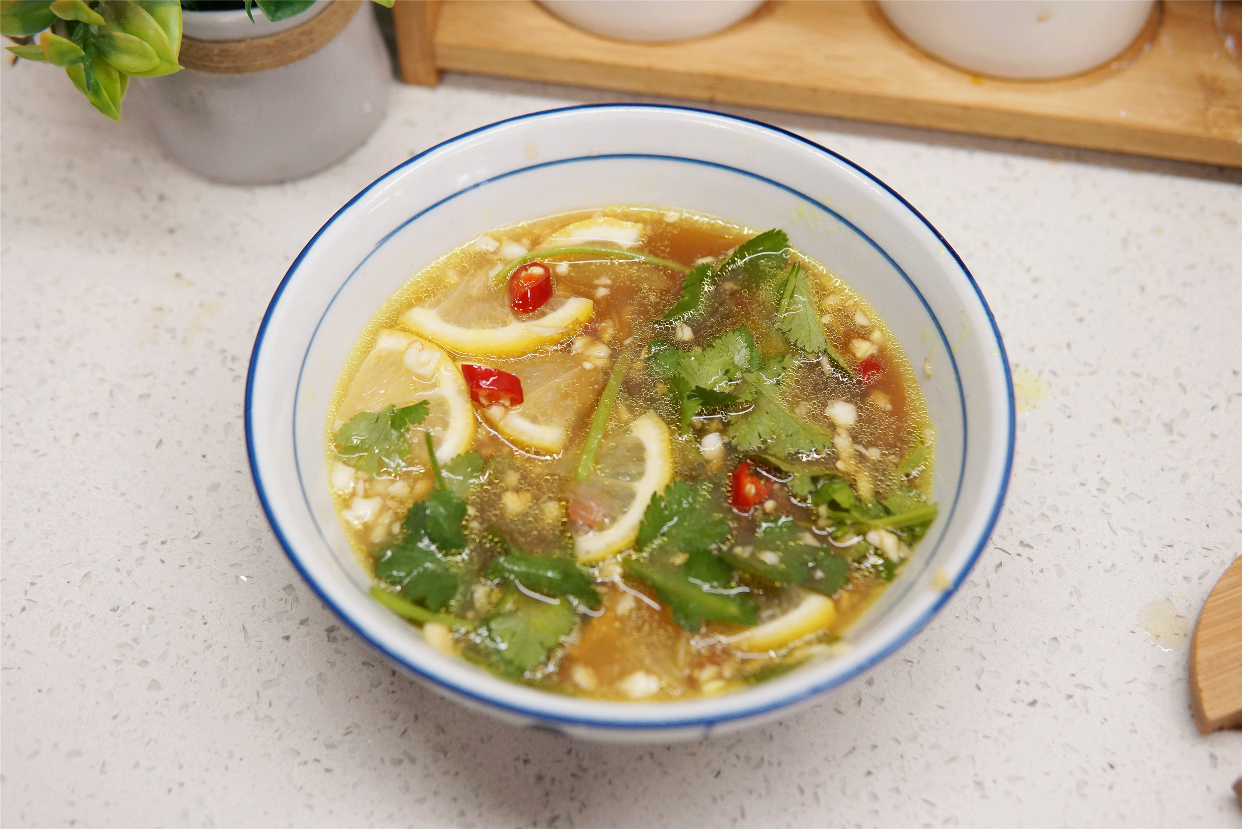 清明過後，雞肉和檸檬堪稱絕配，蛋白質高容易吸收，春天要常吃