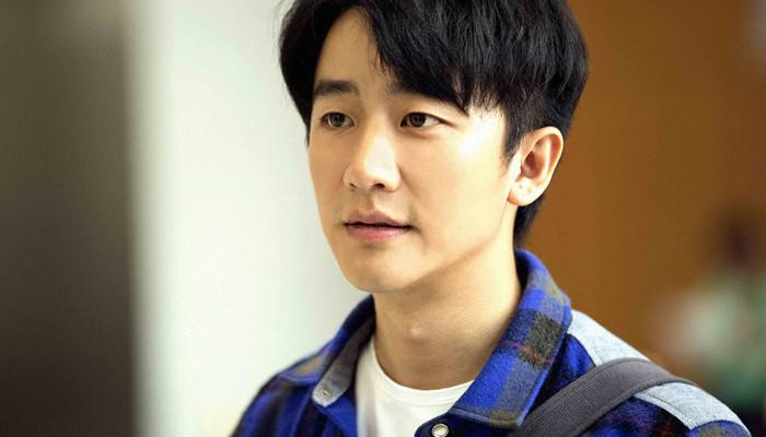 邓伦在走红后抛弃了演戏 ，选择了综艺，现在一